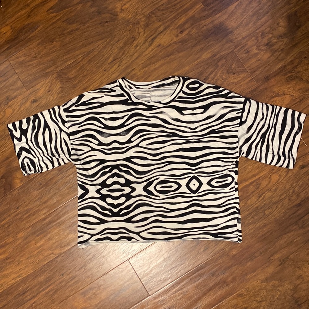 Women’s Zebra Print Cropped Tee